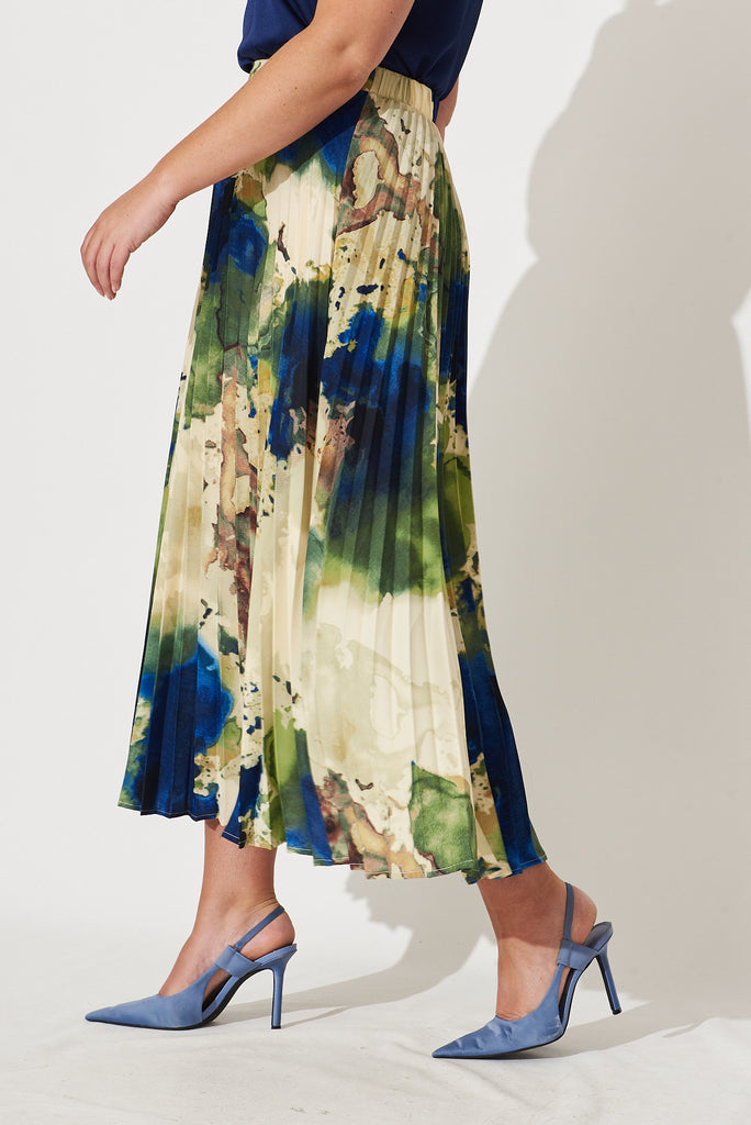 Allison Midi Pleat Skirt In Green With Navy Print - side