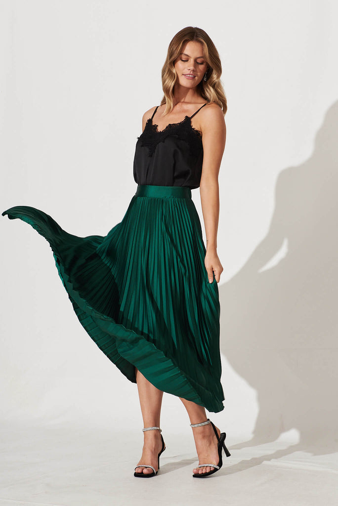 Allison Midi Pleat Skirt In Emerald Satin