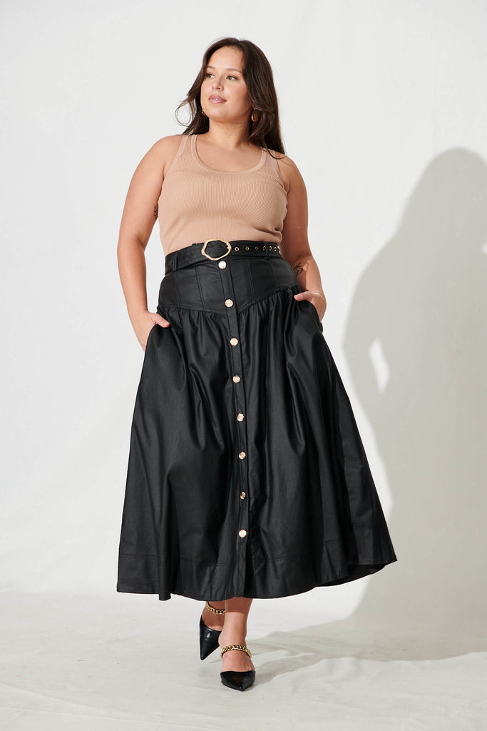 Judith Maxi Skirt With Belt In Black Wetlook - full length