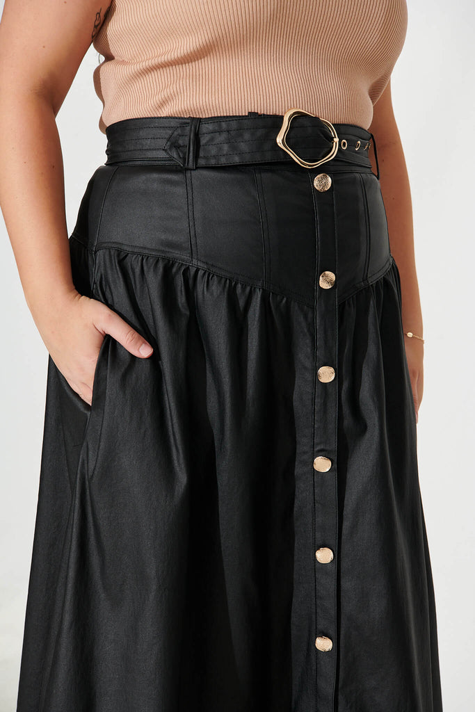 Judith Maxi Skirt With Belt In Black Wetlook - detail
