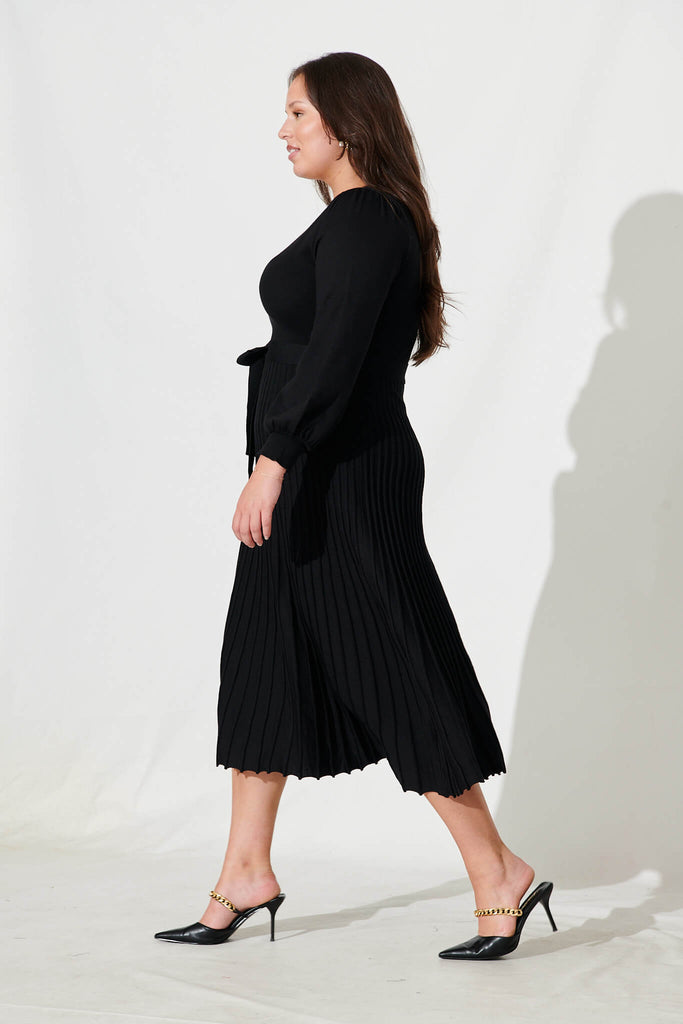 Albi Midi Knit Dress In Black Cotton Blend - side