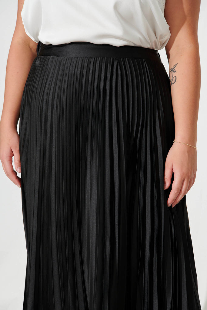 Allison Midi Pleat Skirt In Black Satin - detail