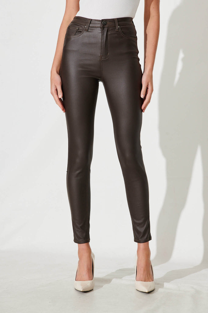 Merley Skinny Pants In Chocolate Leatherette - front