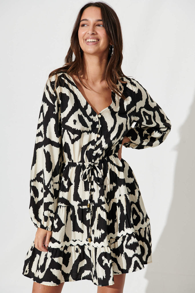 Gail Dress In Black And Cream Print - front