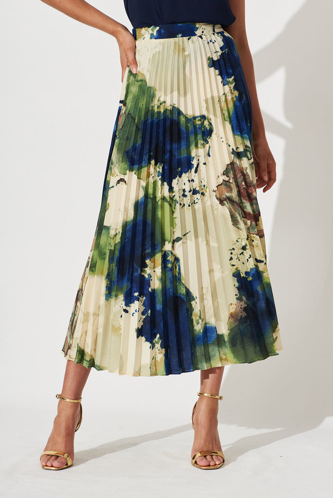 Allison Midi Pleat Skirt In Green With Navy Print - front