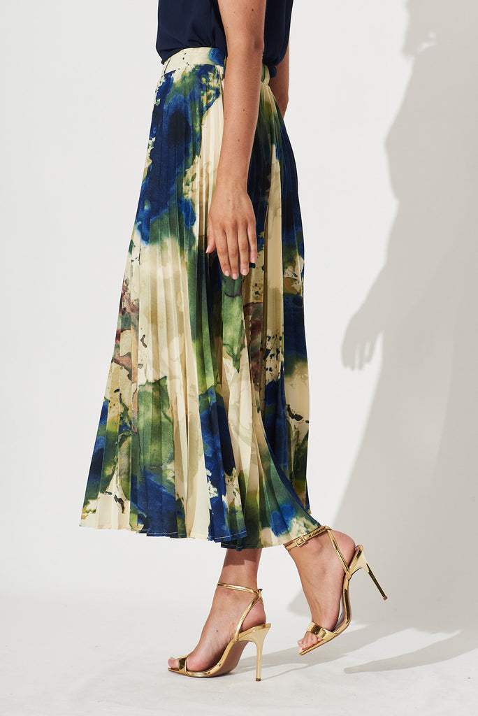 Allison Midi Pleat Skirt In Green With Navy Print - side