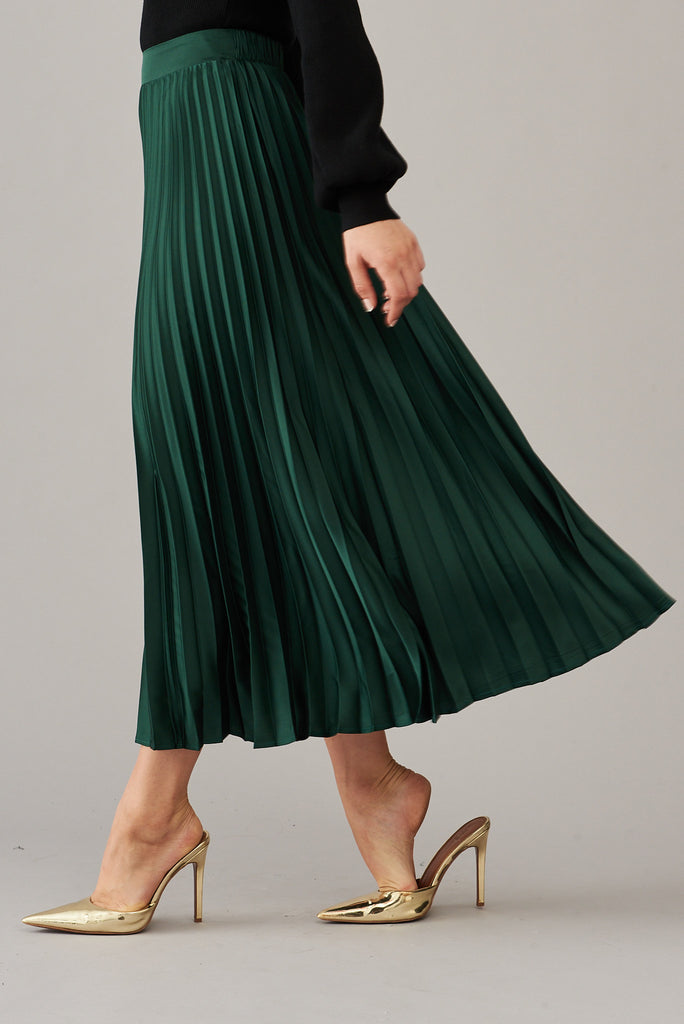 Allison Midi Pleat Skirt In Emerald Satin - side