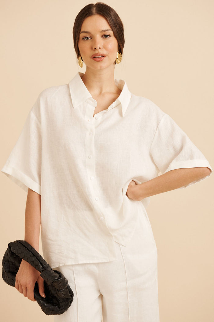 Breeze Shirt in White Linen focus shoot front