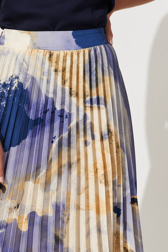 Allison Midi Pleat Skirt In Blue With Beige Print Satin - detail