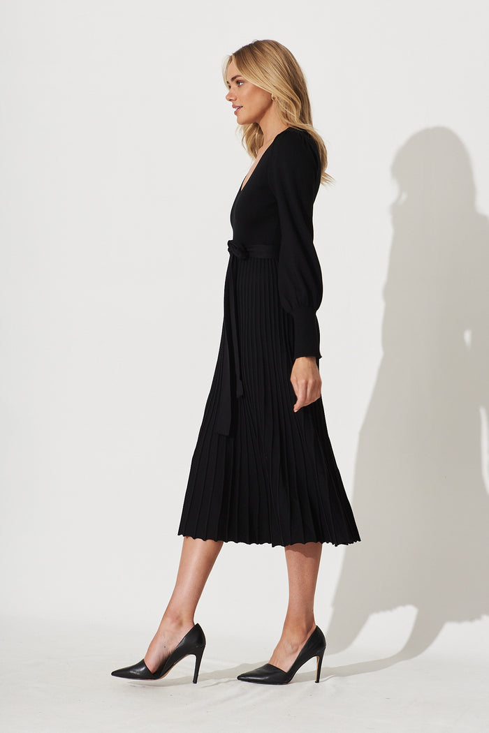 Albi Midi Knit Dress In Black Cotton Blend - side