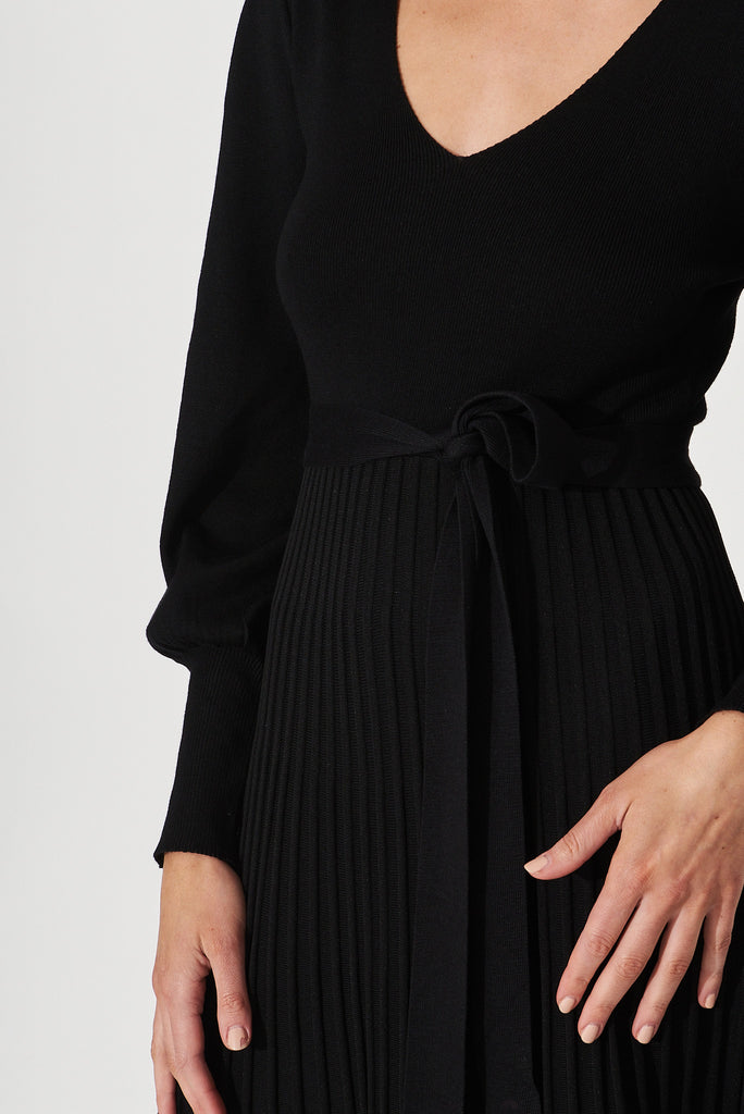 Albi Midi Knit Dress In Black Cotton Blend - detail