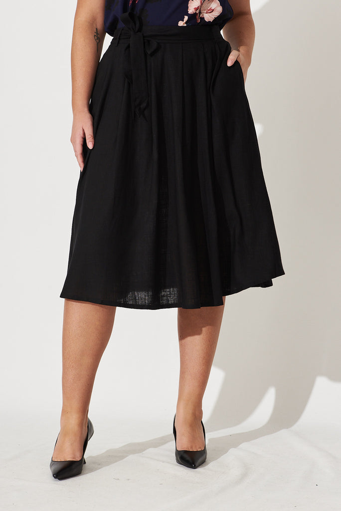 Bailey Midi Skirt In Black Linen - front