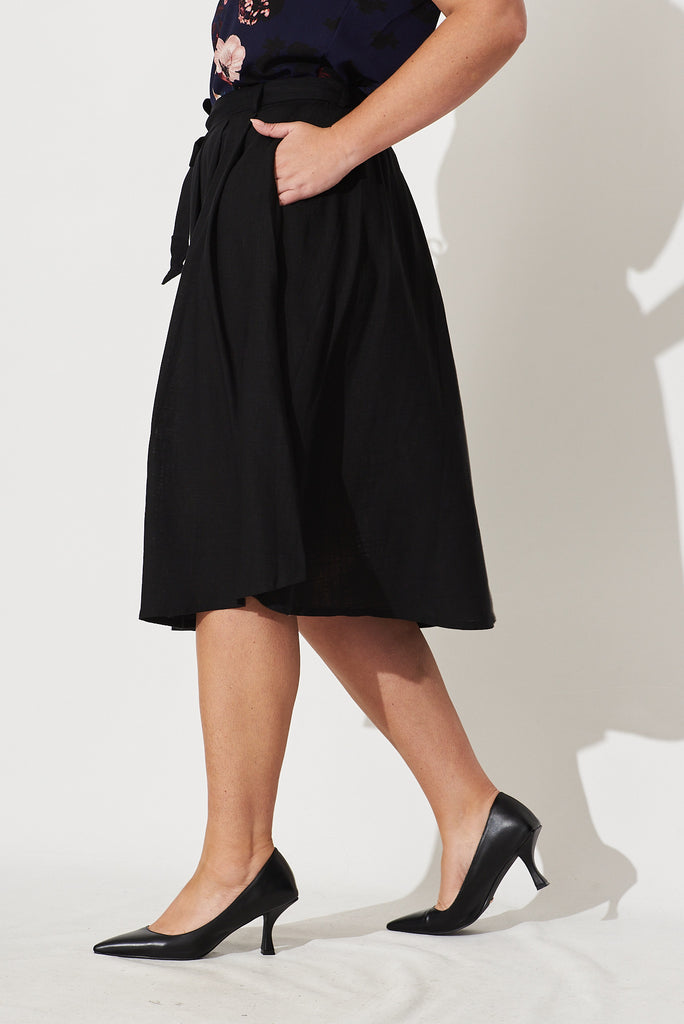 Bailey Midi Skirt In Black Linen - side