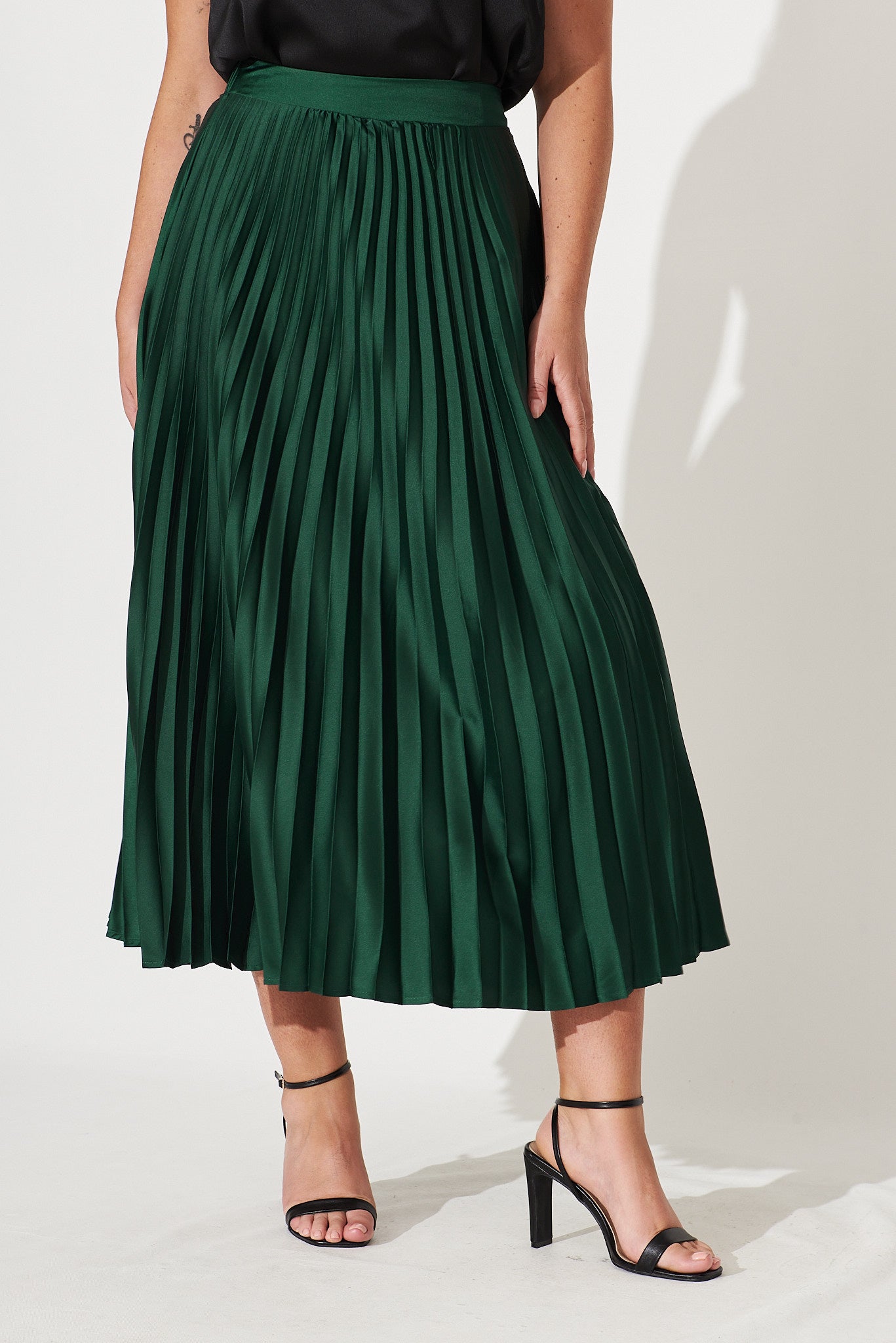 Green pleated skirt satin clearance
