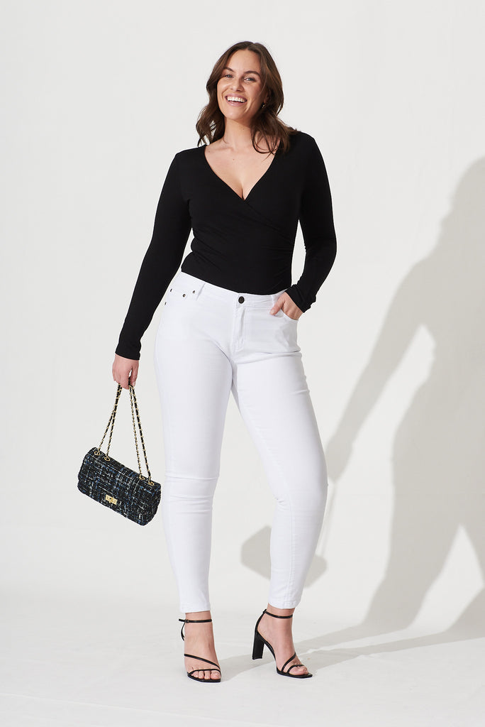 Brooklyn Mid Rise Jeans In White Denim - full length