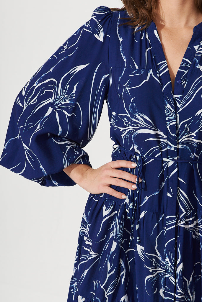 Mimosa Midi Shirt Dress In Navy With White Lily Print Cotton Blend - detail