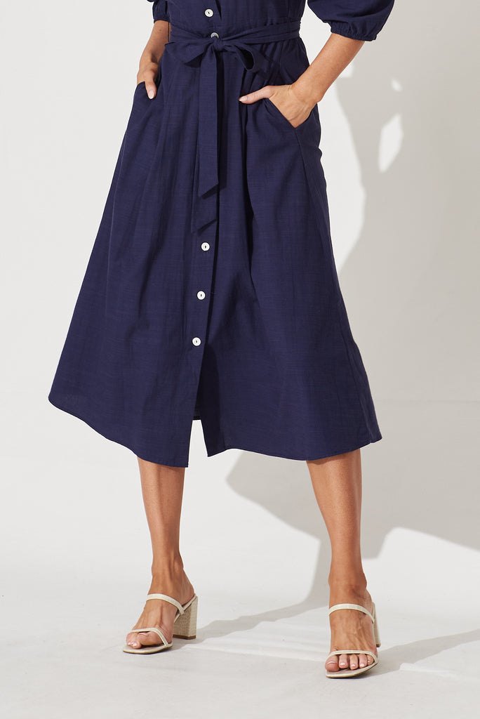 Minnie Midi Shirt Dress In Navy Plain Cotton - detail