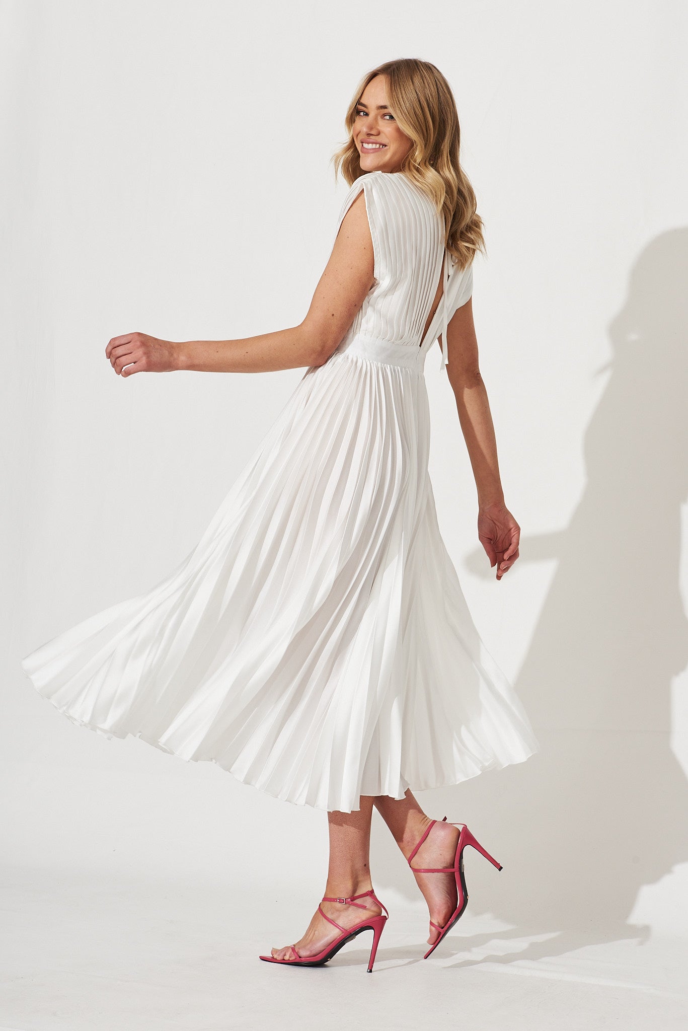 Pleated Halter Neck Sleeveless Pleated Midi Dress Hot White Long Pleated Dress Flash Sales Sleeveless Contour Pleated Halter Neck Sleeveless Pleated Midi Dress Hot White Long Pleated Dress Flash Sales Sleeveless Contour