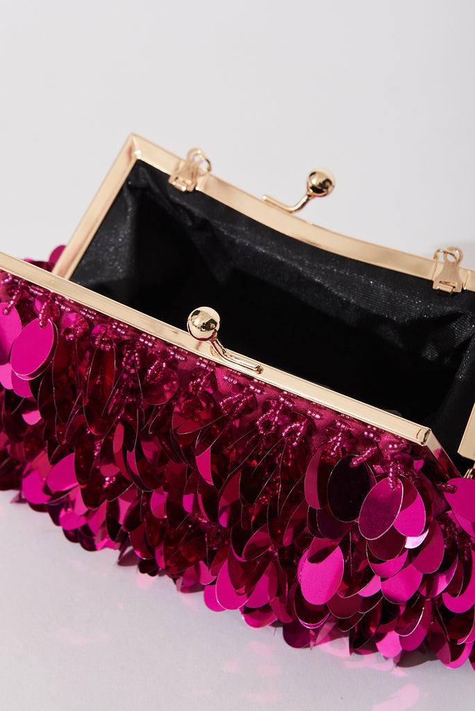 August + Delilah Leah Clutch Bag In Pink Sequin - detail