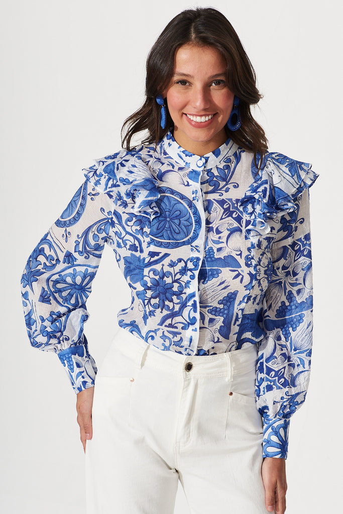 Mi Amor Shirt In White With Blue Tile Print - front