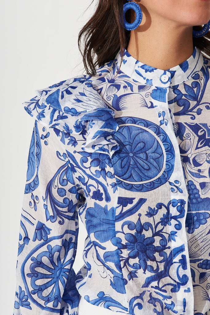 Mi Amor Shirt In White With Blue Tile Print - detail