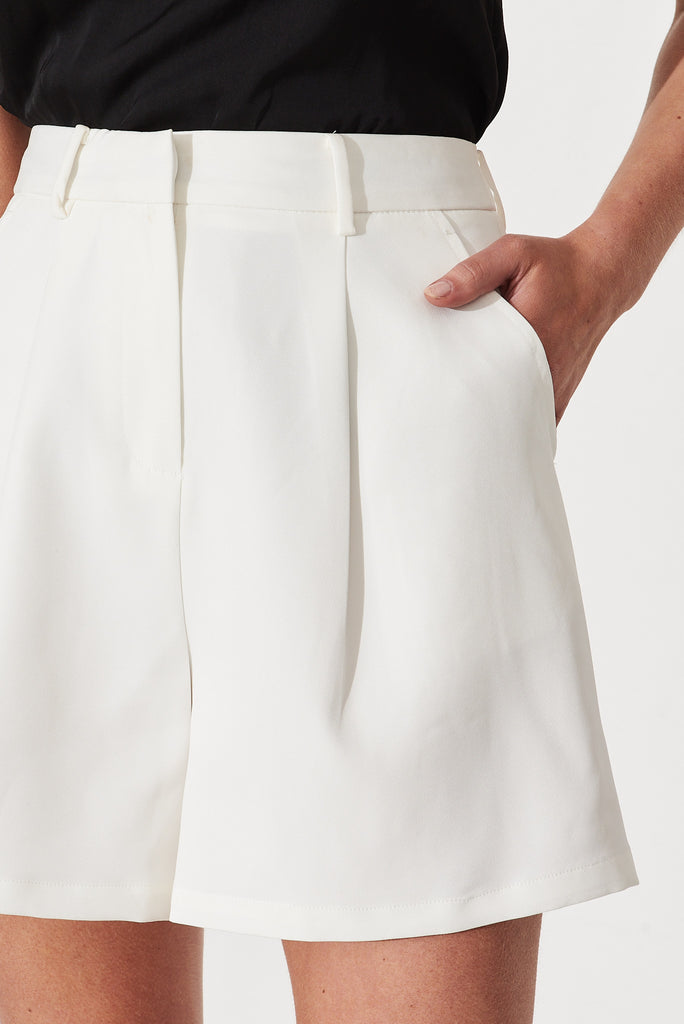 Kaiko Shorts In White - detail