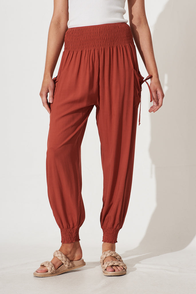 Gabby Lounge Pants In Rust - front