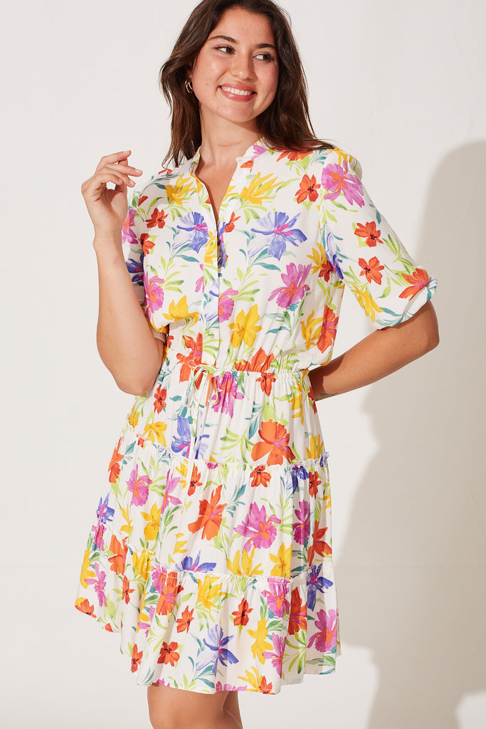 Catch Feeling Dress In White With Bright Floral Print - front