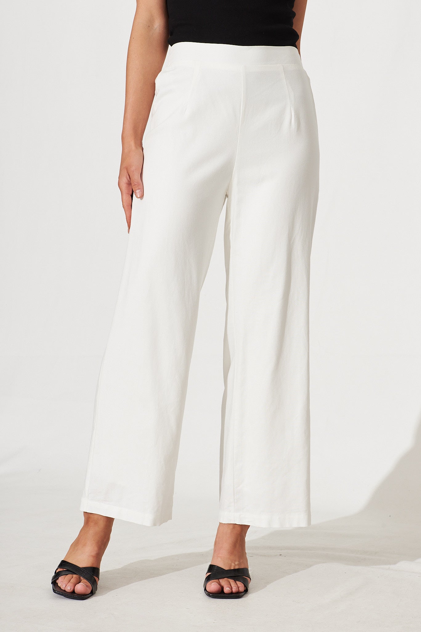 Darby Pant In White Linen Cotton Blend - front