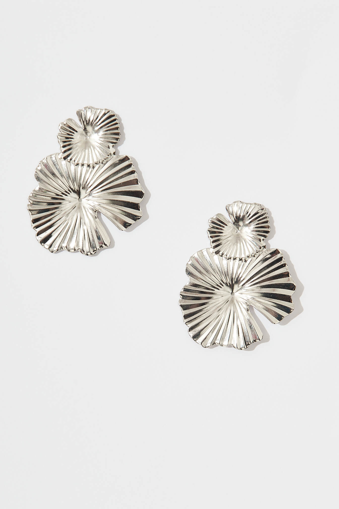 August + Delilah Perla Earrings In Silver - flatlay