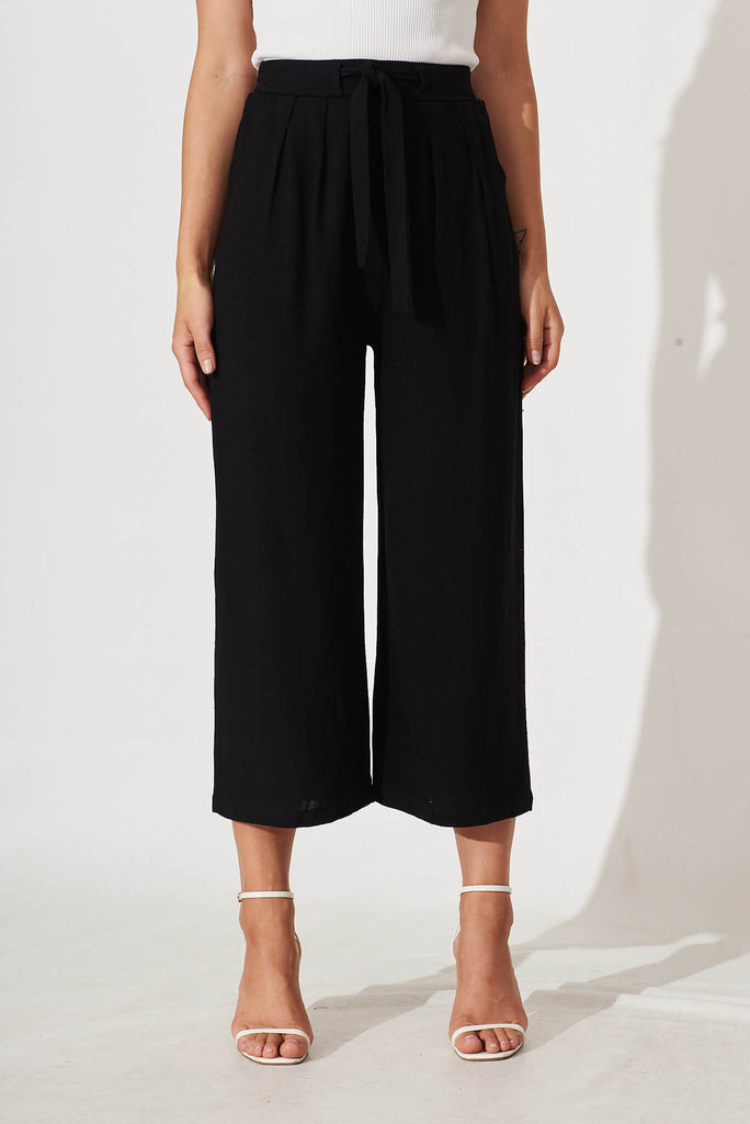 Delarosa Cropped Pant In Black Cotton - front