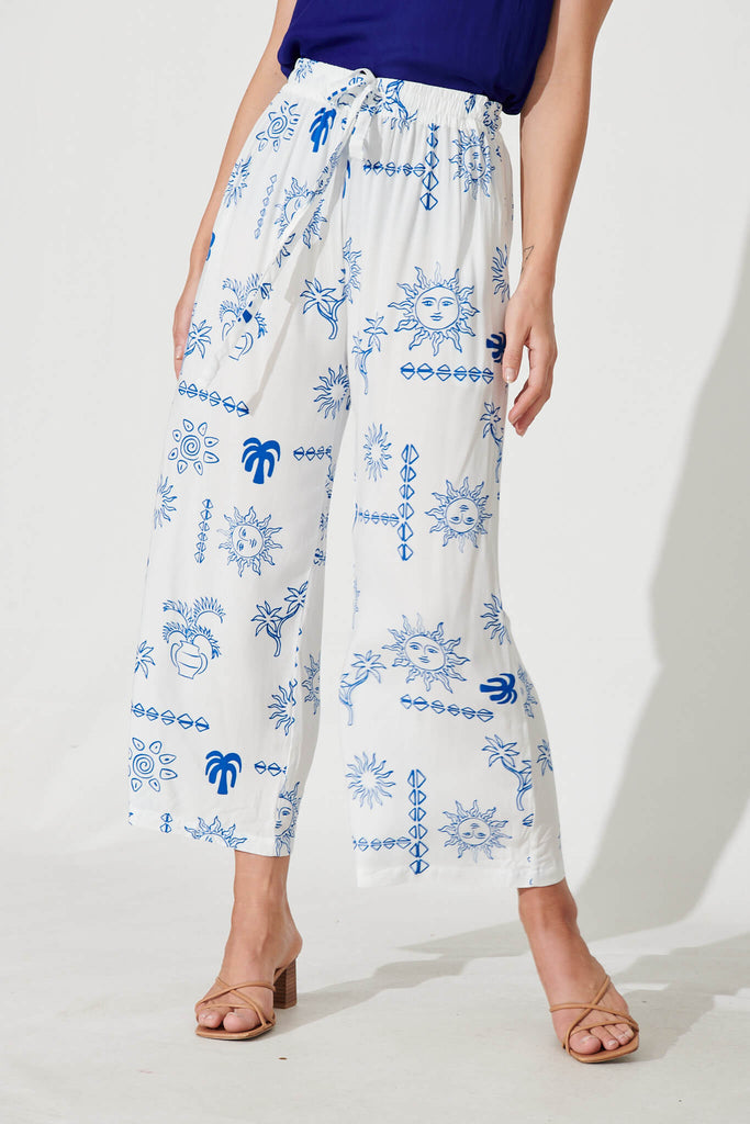 Castaway Pant In White With Blue Sun Print - front