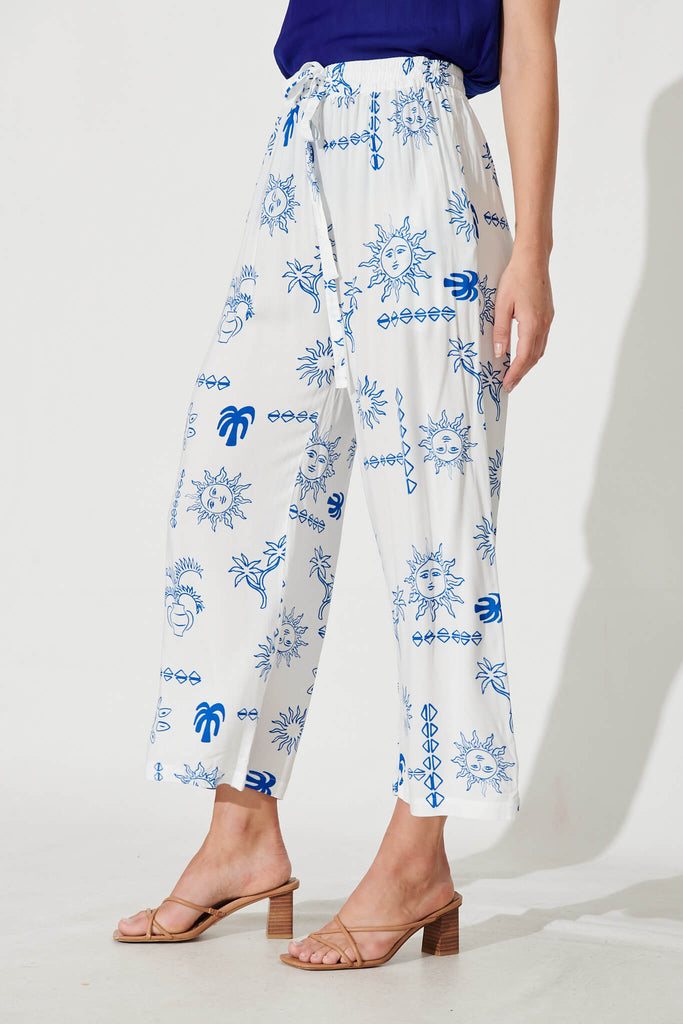 Castaway Pant In White With Blue Sun Print - side