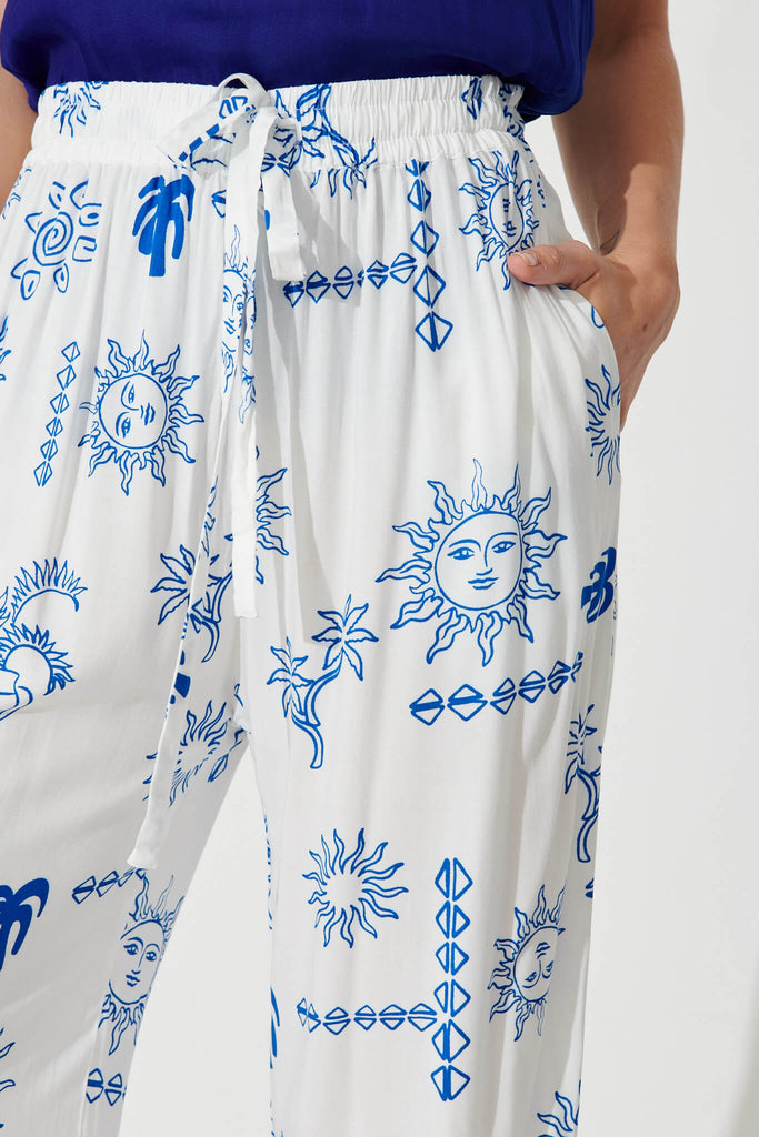 Castaway Pant In White With Blue Sun Print - detail