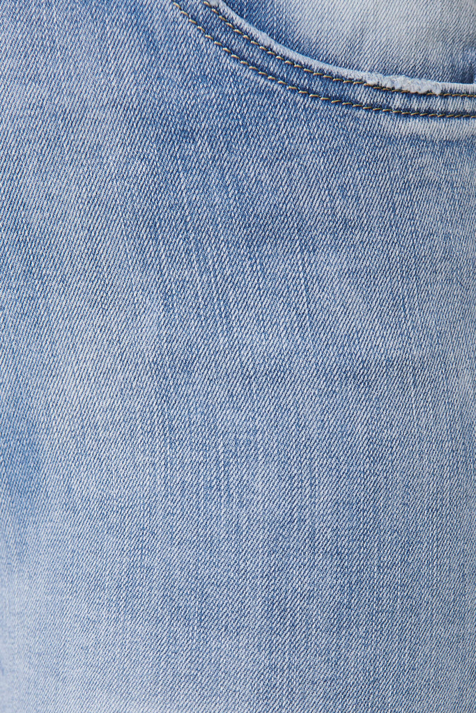 Gateway Straight Leg Jean In Light Blue Denim - fabric