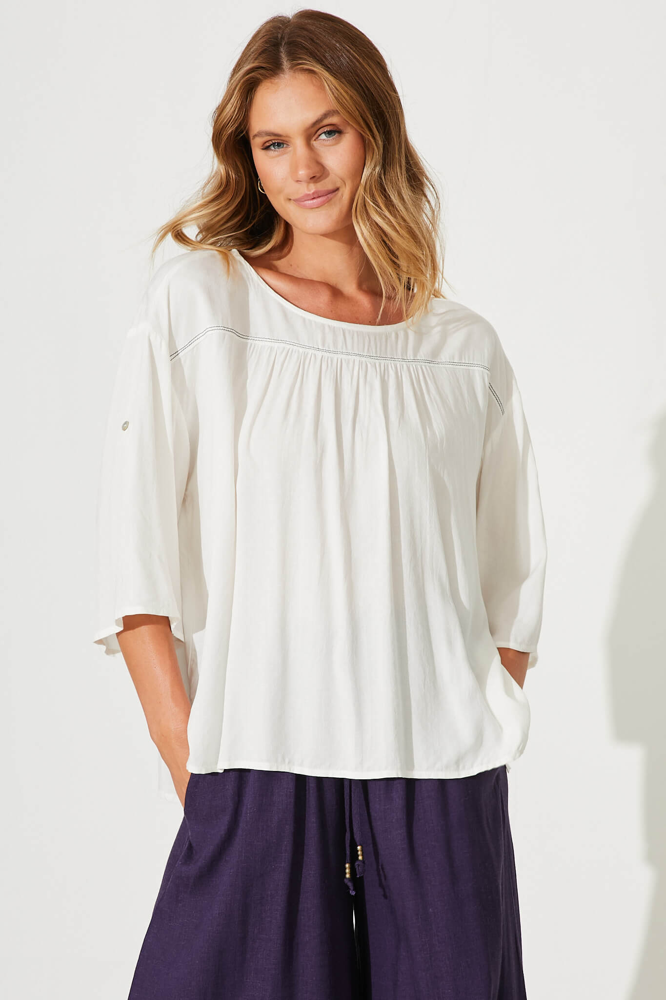 Ramone Top In White - front