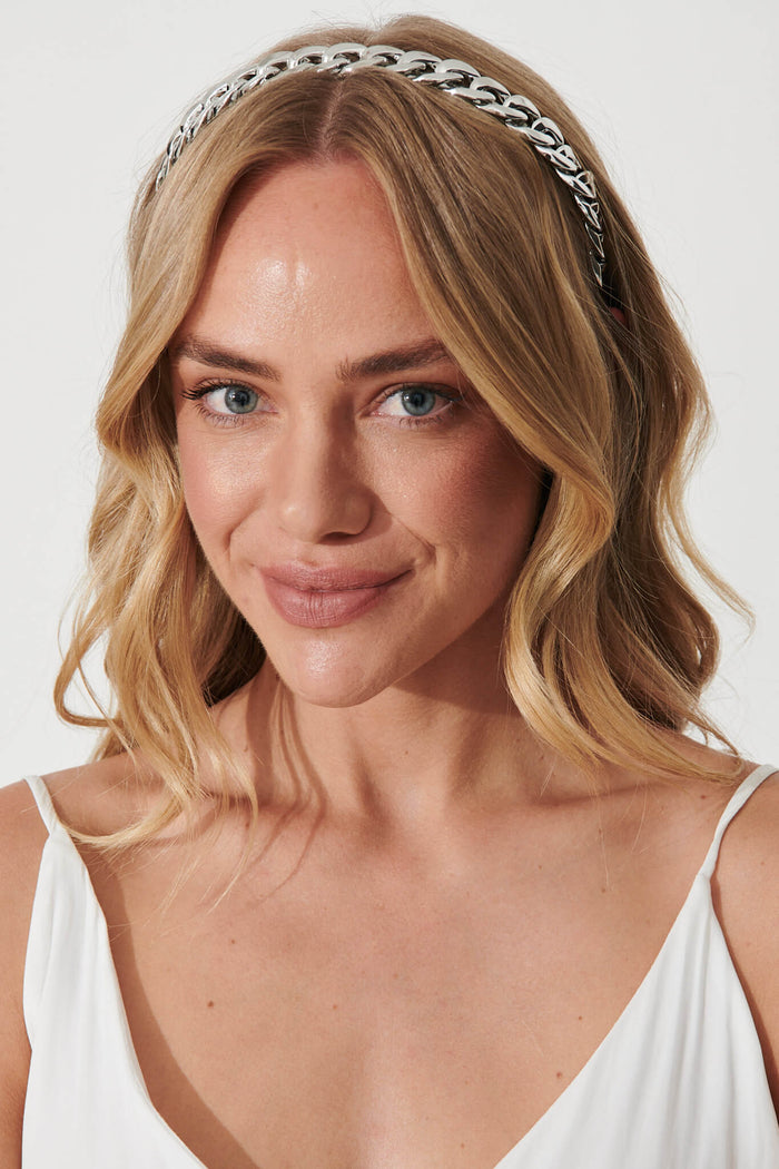 August + Delilah Shelley Headband In Silver - front