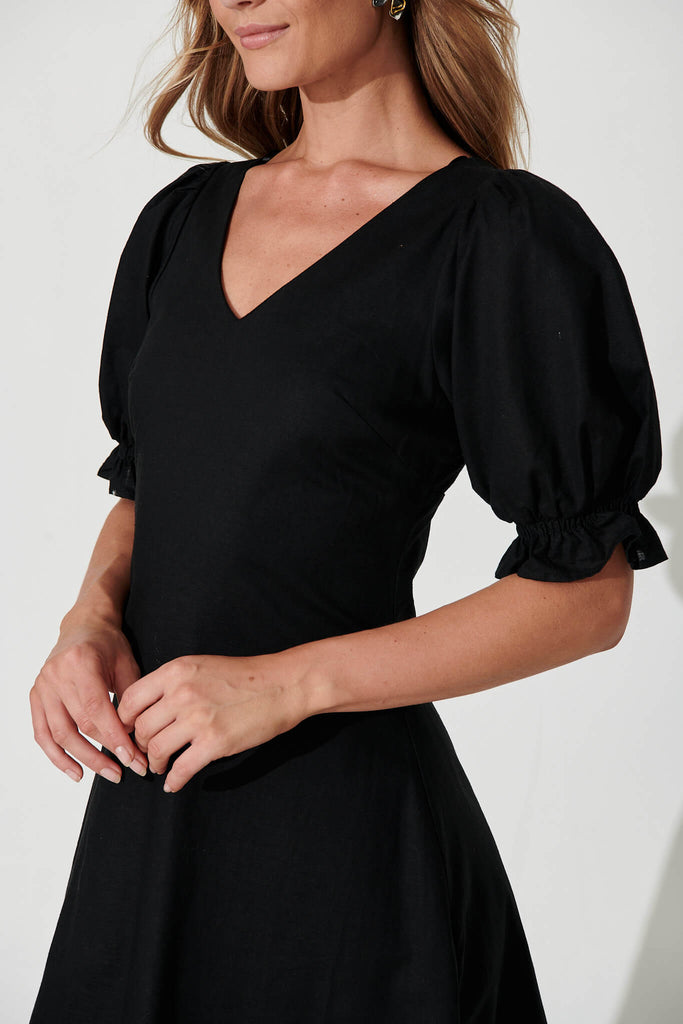 Distant Maxi Dress In Black Cotton Linen - detail