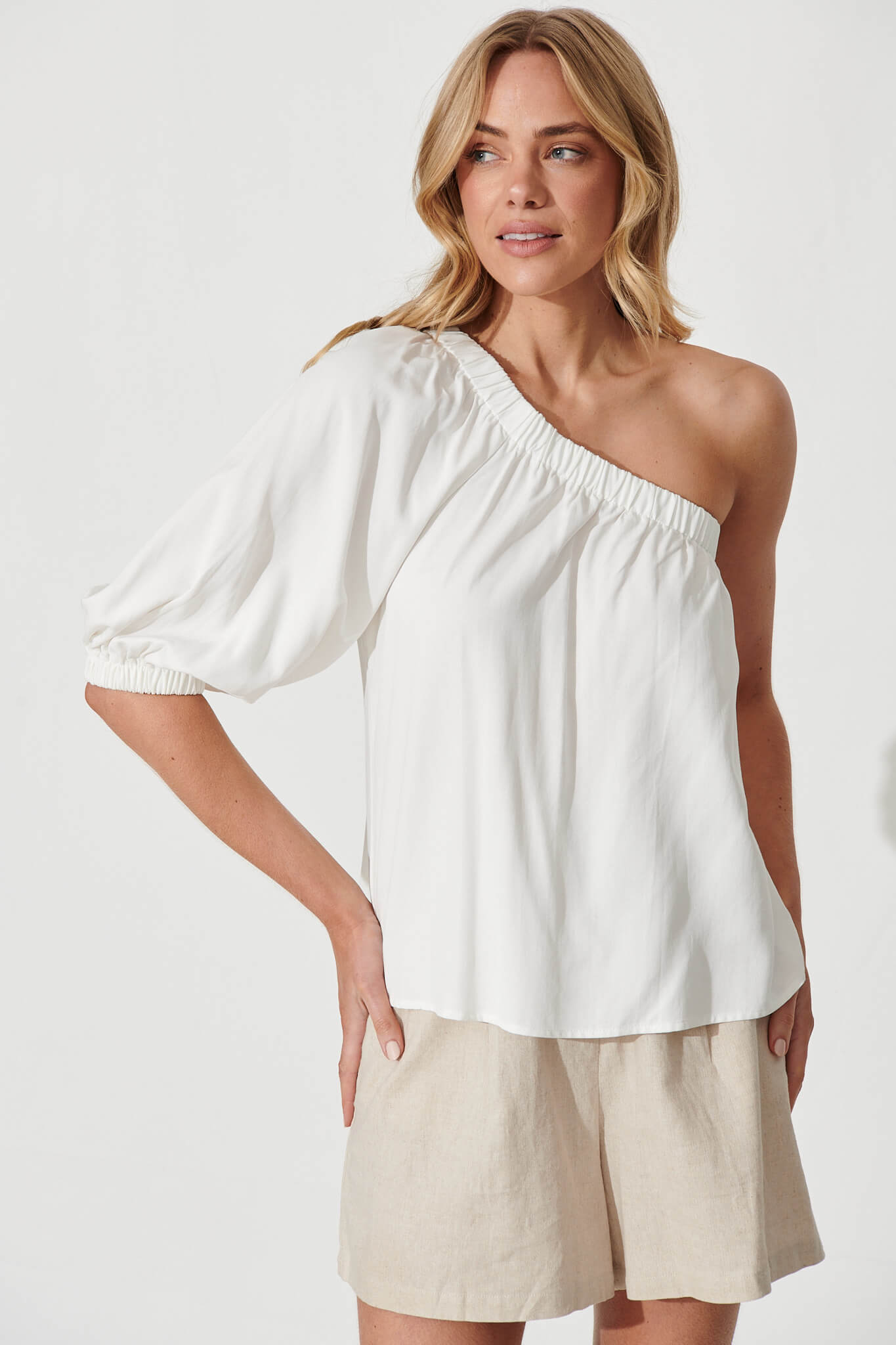Last Kiss One Shoulder Top In White - front