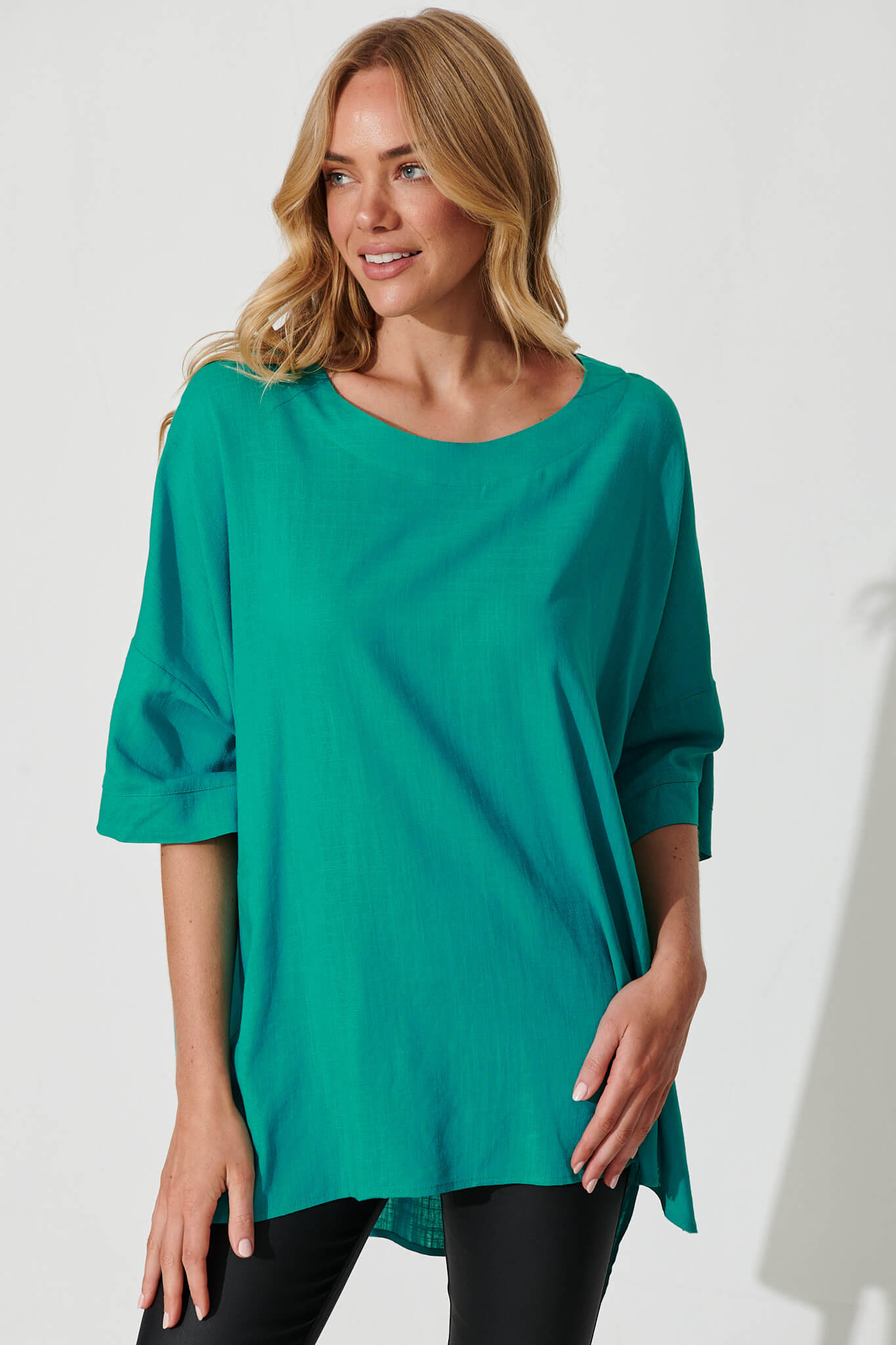 Vice Top In Teal Linen Blend - front