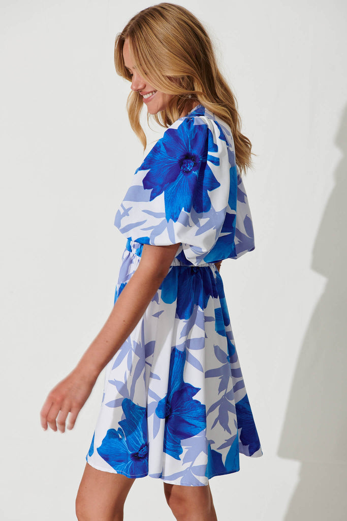 Geri Dress In White With Blue Flower Print - side