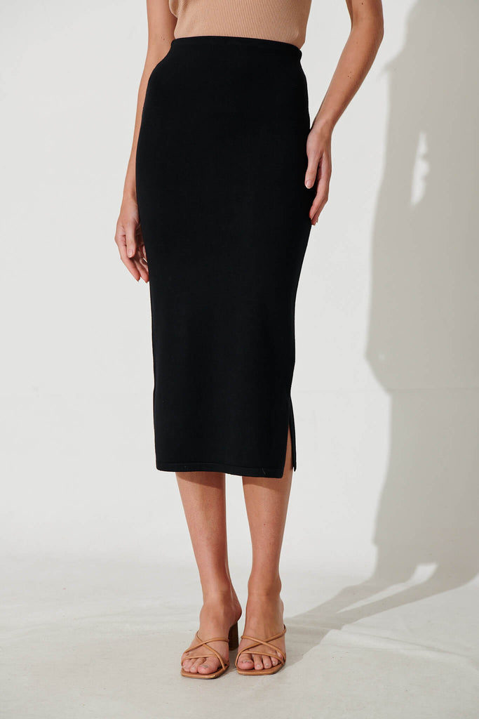 Leigh Midi Knit Skirt In Black - front