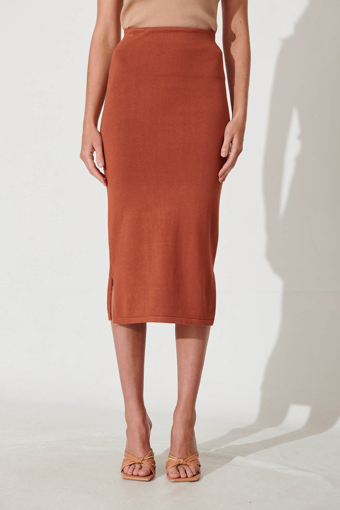Leigh Midi Knit Skirt In Rust - front