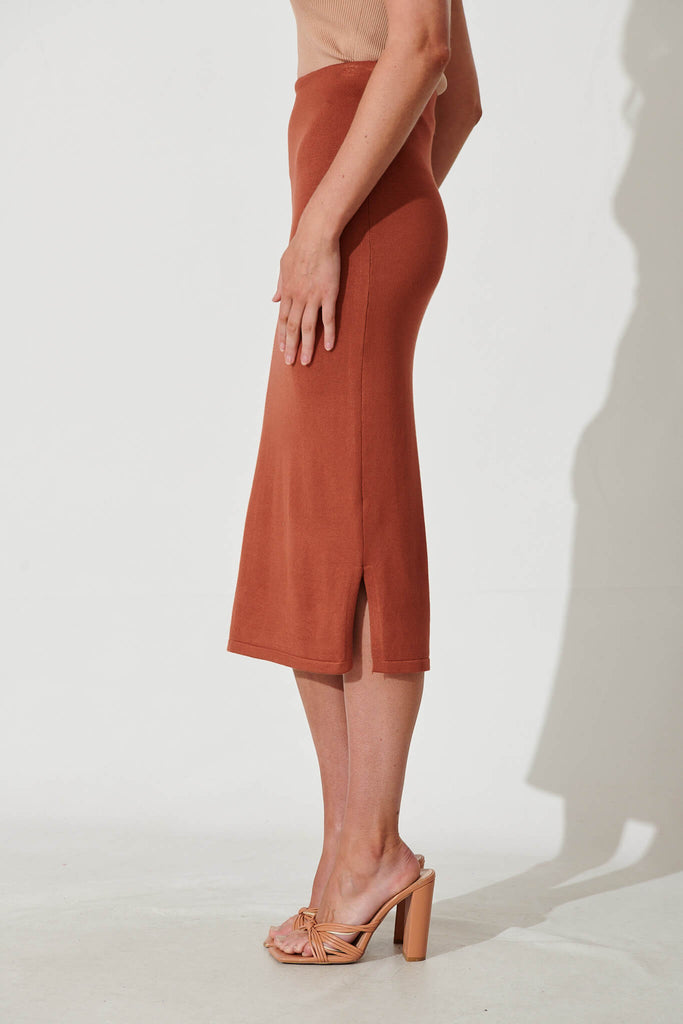 Leigh Midi Knit Skirt In Rust - side