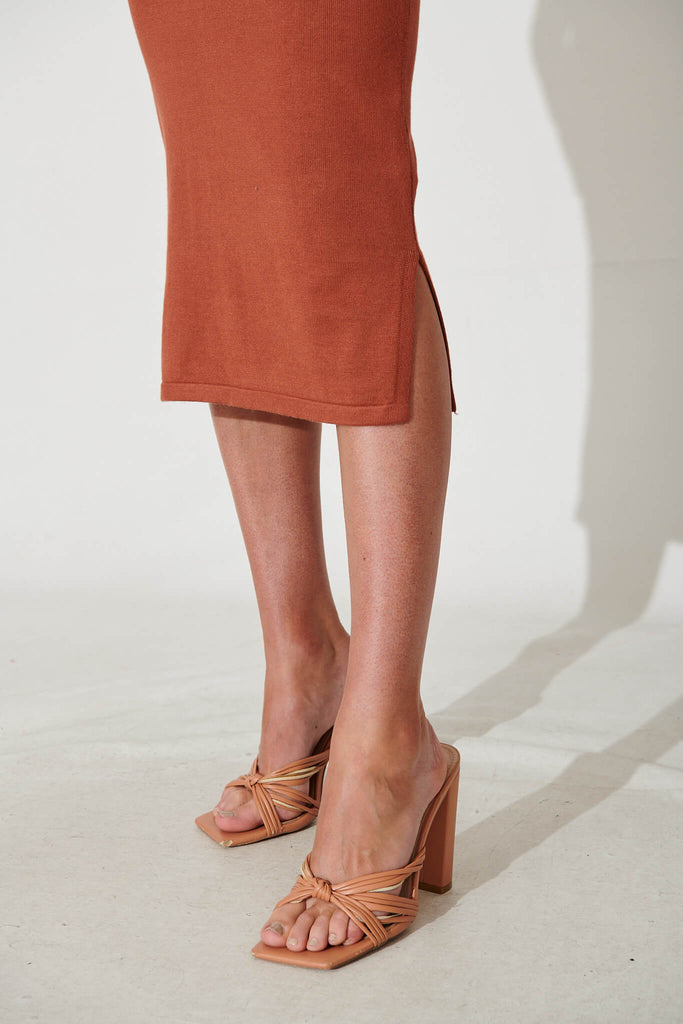 Leigh Midi Knit Skirt In Rust - detail