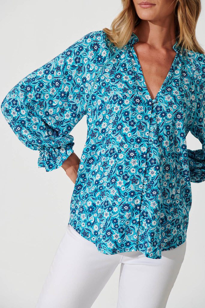 Alanis Top In Blue Floral - detail