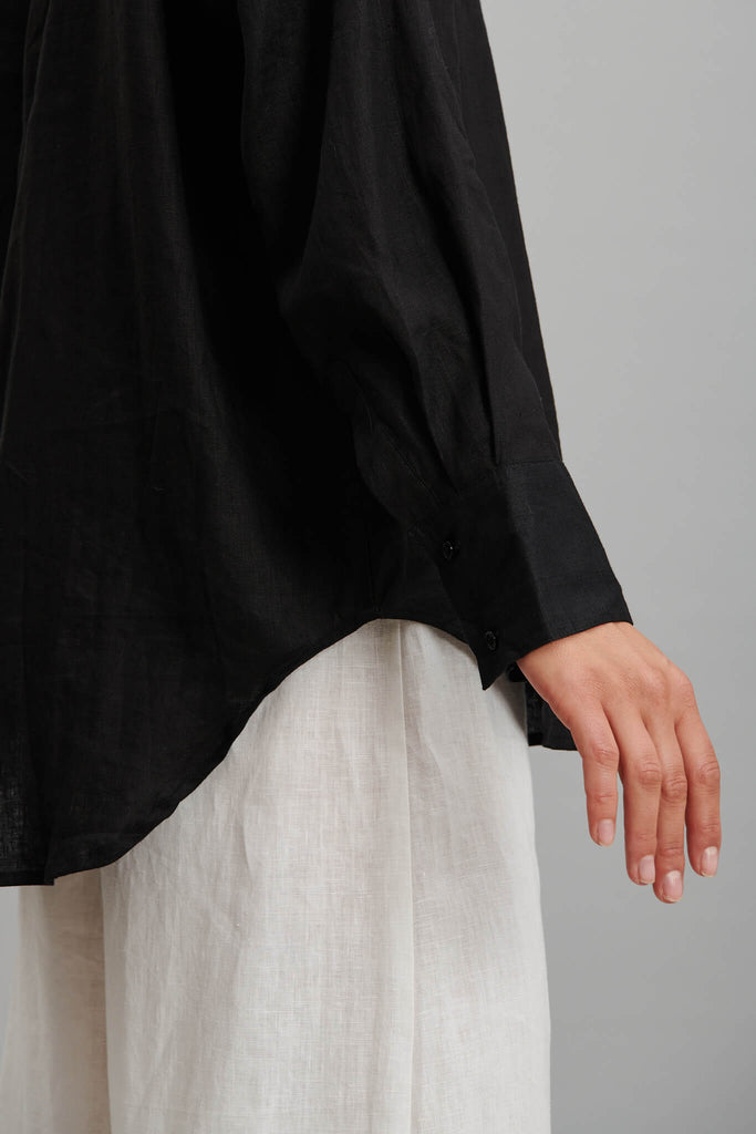 Freelance Shirt In Black Pure Linen - detail