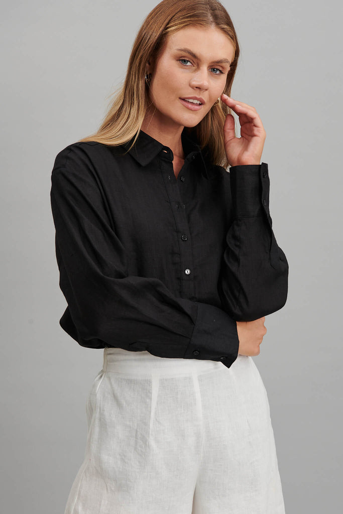 Freelance Shirt In Black Pure Linen - front