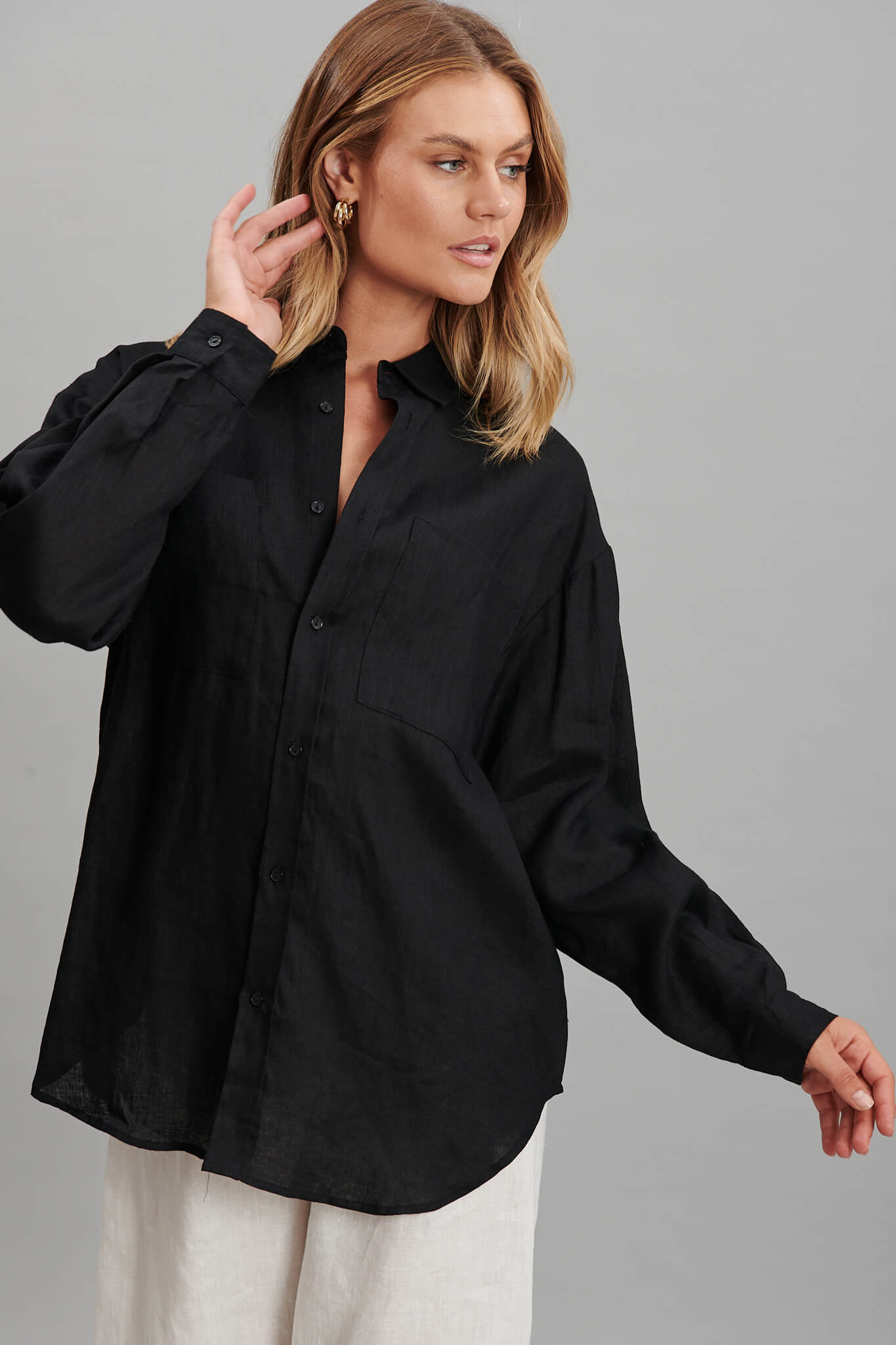 Yola Shirt In Black Pure Linen - front