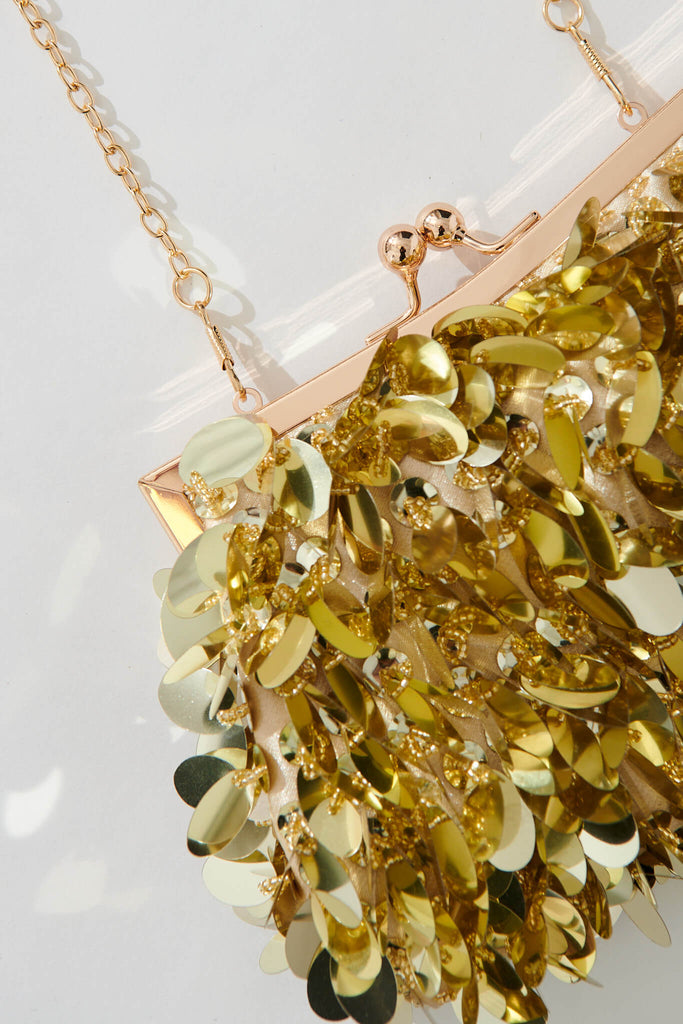 August + Delilah Leah Clutch Bag In Gold Sequin - detail